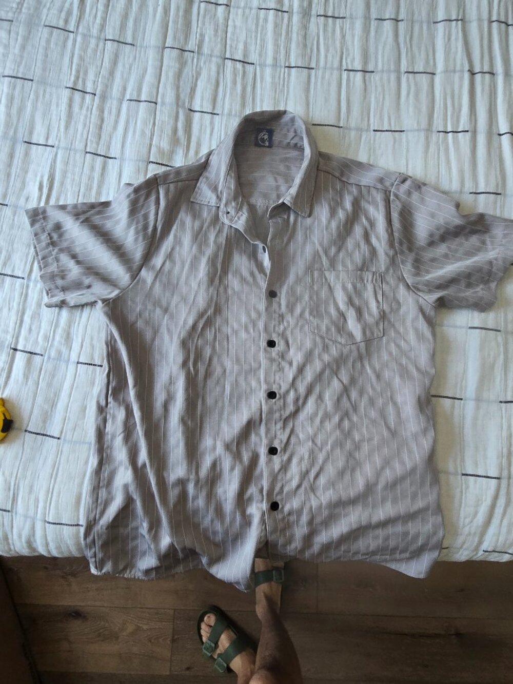 Hardaddy Beige Striped Short Sleeve Button-Up Shirt – Size M Price $15 OBO Brand
